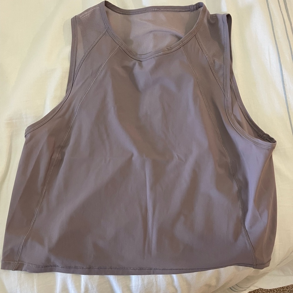 cropped lululemon tank. size 4